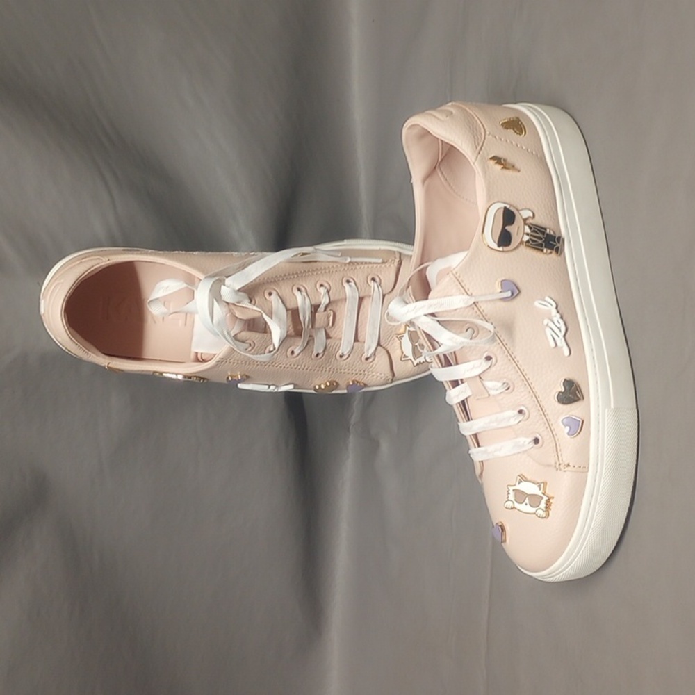 Women's size 9.5 Karl Lagerfeld Cate lace up sneakers tennis shoes